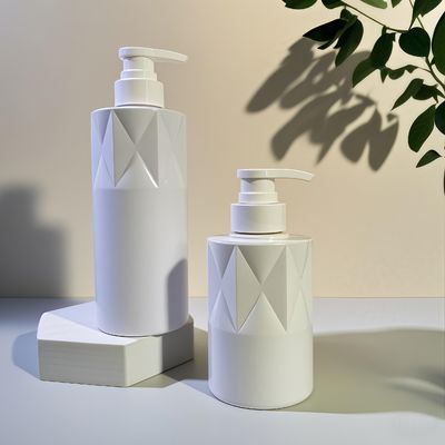 Hình dạng kính PET chai mỹ phẩm với bơm báo chí và logo tùy chỉnh 5000pcs MOQ 15-35 ngày giao hàng