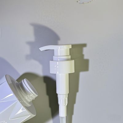 Hình dạng kính PET chai mỹ phẩm với bơm báo chí và logo tùy chỉnh 5000pcs MOQ 15-35 ngày giao hàng