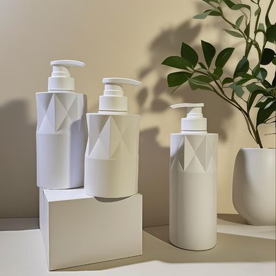 Hình dạng kính PET chai mỹ phẩm với bơm báo chí và logo tùy chỉnh 5000pcs MOQ 15-35 ngày giao hàng