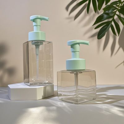 Chai đựng lotion mỹ phẩm hình vuông với chất liệu PET và vòi nhấn dùng cho bao bì chăm sóc da