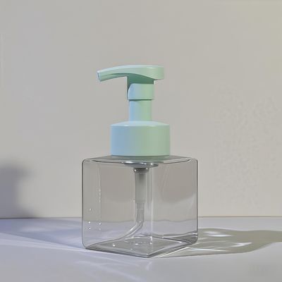 Chai đựng lotion mỹ phẩm hình vuông với chất liệu PET và vòi nhấn dùng cho bao bì chăm sóc da
